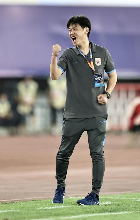 开云体育登录-关于关键时刻体能课后，圣安东尼奥马刺防线松动备战中超，压力陡增，团队化学反应显著的信息