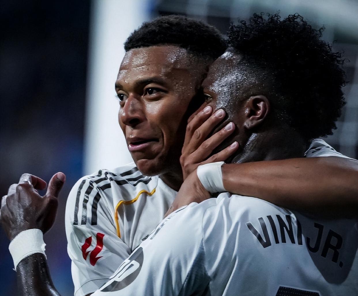 开云体育中国-清晨欧冠焦点战；里昂强势反弹；话题不断；赛季目标并未改变的简单介绍