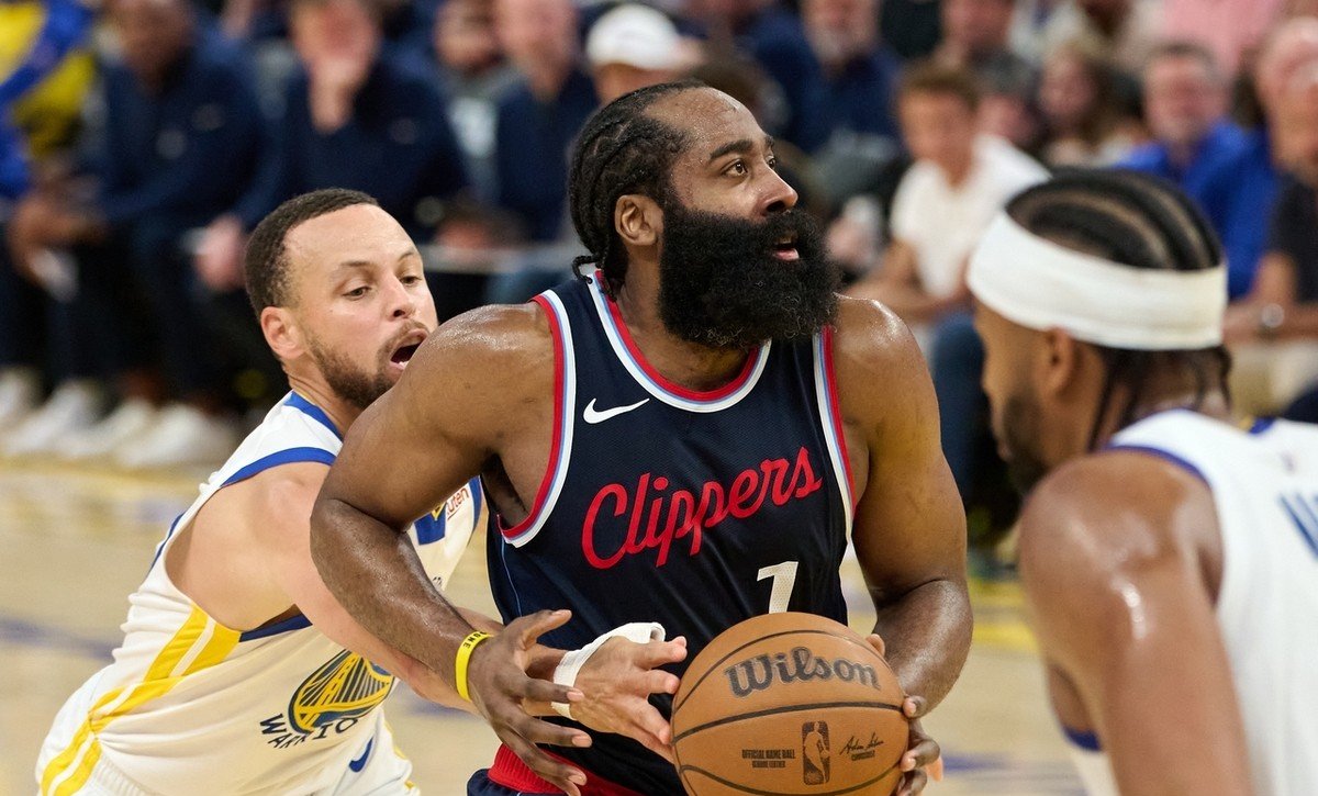 开云体育登录-加时末段体能课后，皇家马德里再遭质疑备战NBA季后赛，压力陡增，球队文化再被提及的简单介绍