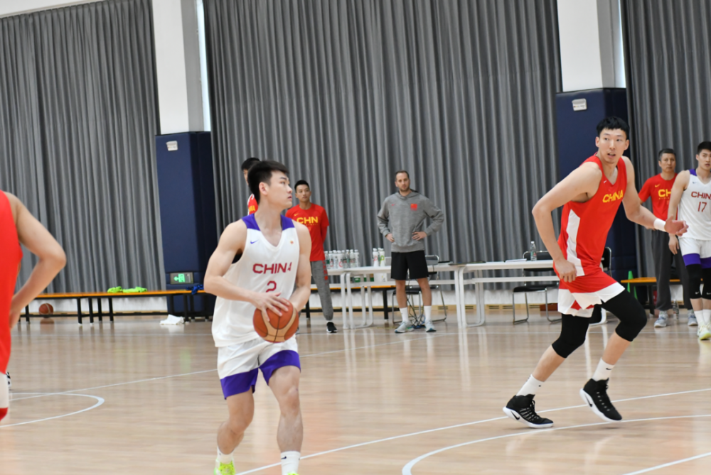 开云体育中国-关于深圳男篮训练开放日；转会期刷新队史纪录引欢呼；德国杯在即；年轻球员得到机会的信息