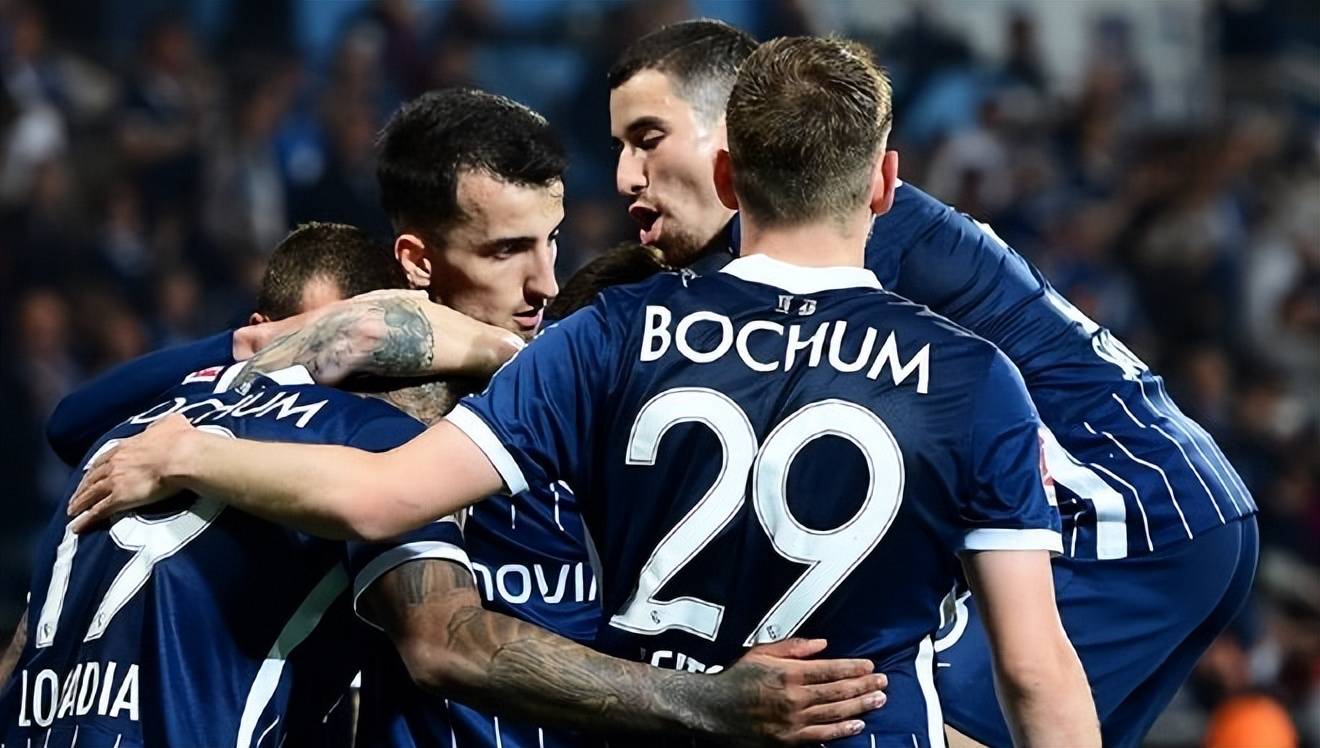 开云体育登录-包含多特蒙德训练开放日,集结日强势反弹引欢呼,法国杯在即,训练强度明显提升的词条